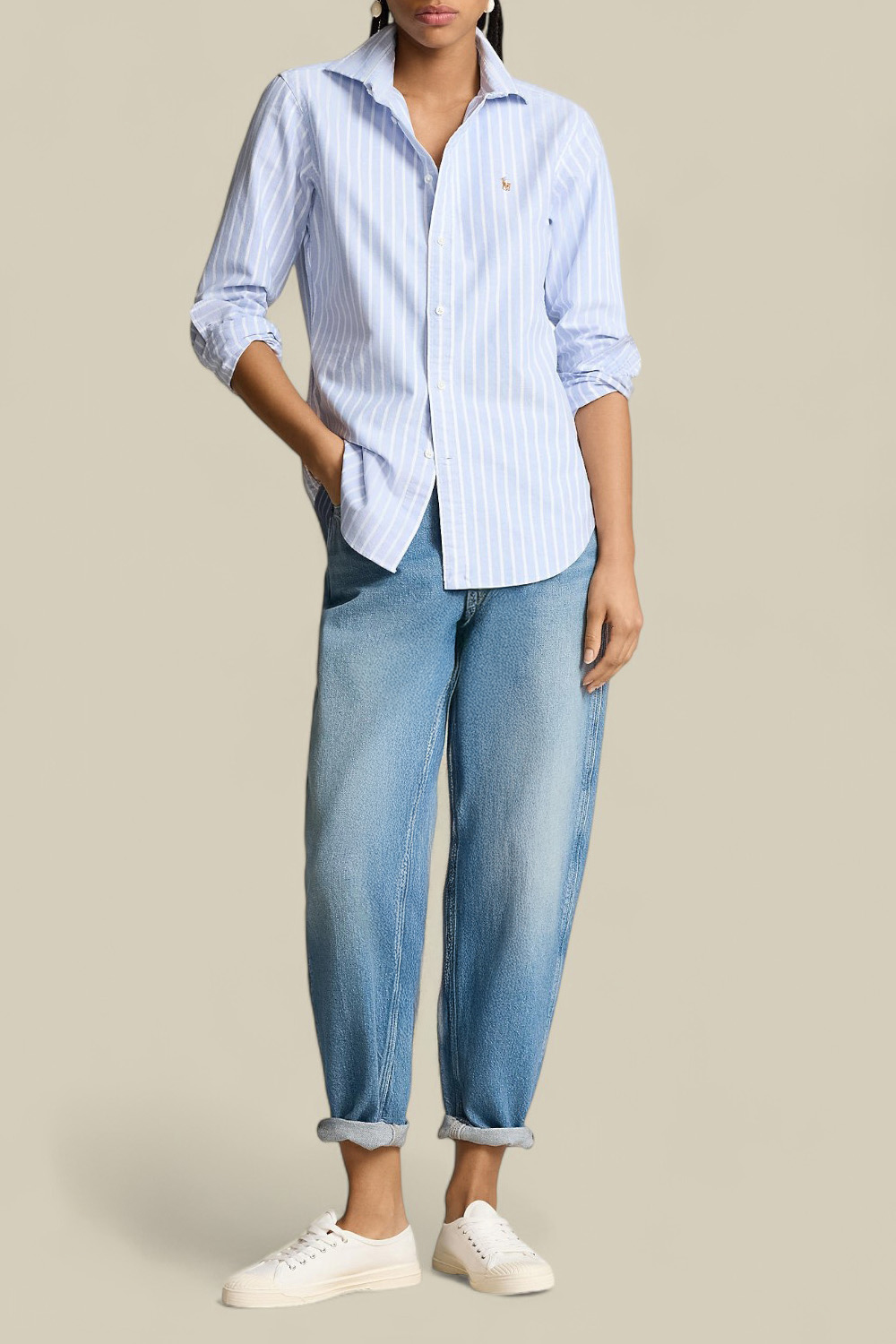 תמונת כל הלוק של חולצה מכופתרת